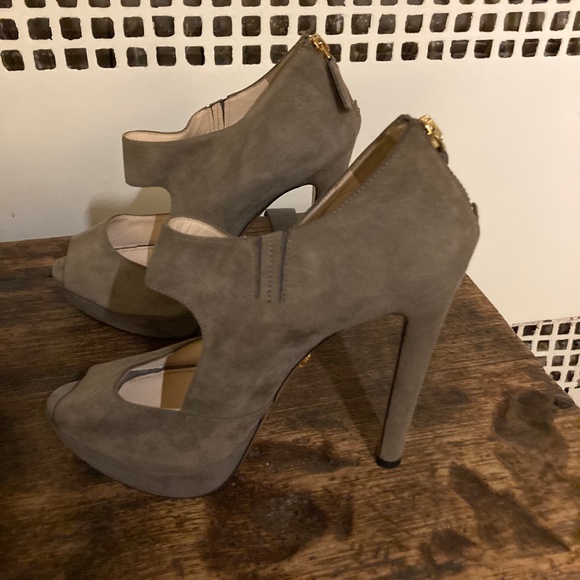 Beautiful Prada taupe suede peep toe stilettos - Picture 1 of 11